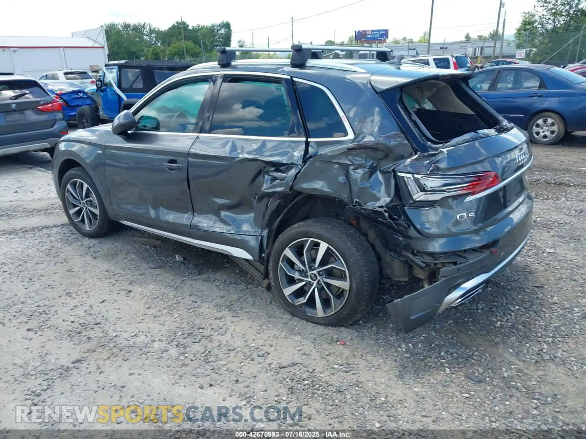 3 Photograph of a damaged car WA1EAAFY1N2076189 AUDI Q5 2022
