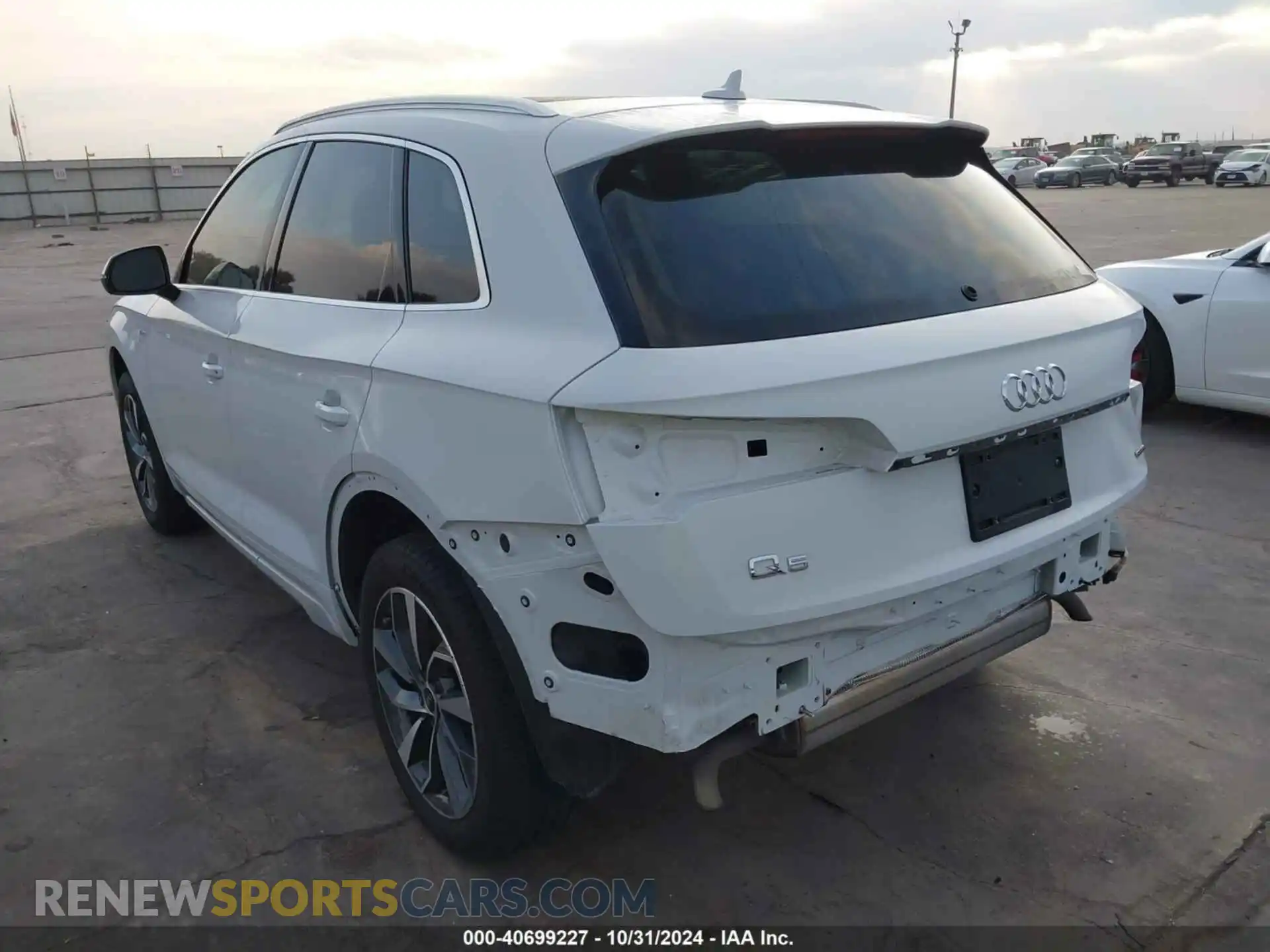 3 Photograph of a damaged car WA1EAAFY1N2116822 AUDI Q5 2022