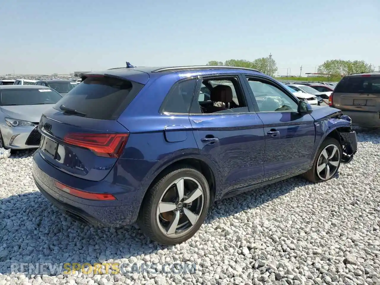 3 Photograph of a damaged car WA1EAAFY2N2106249 AUDI Q5 2022