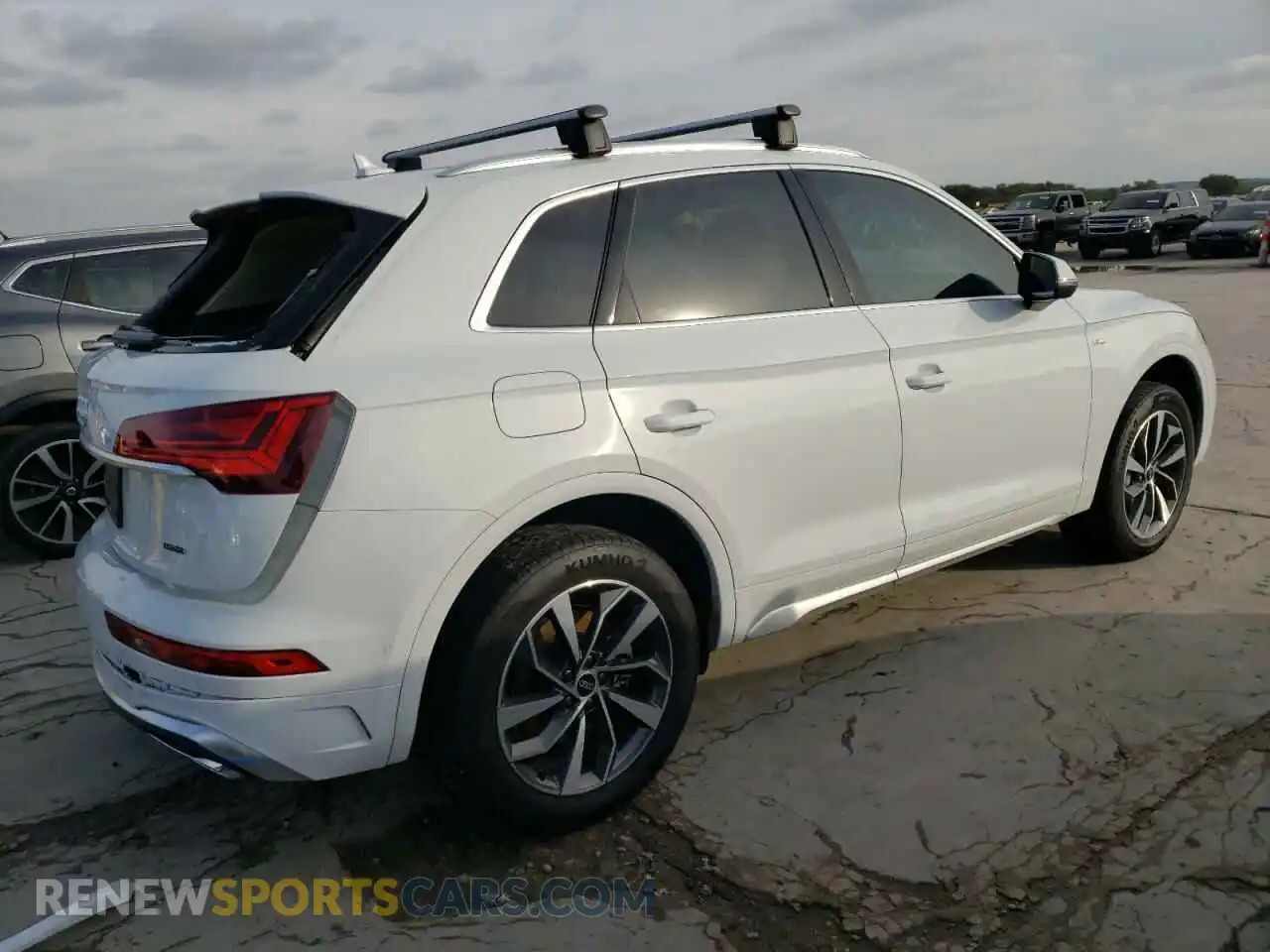 3 Photograph of a damaged car WA1EAAFY4N2012776 AUDI Q5 2022