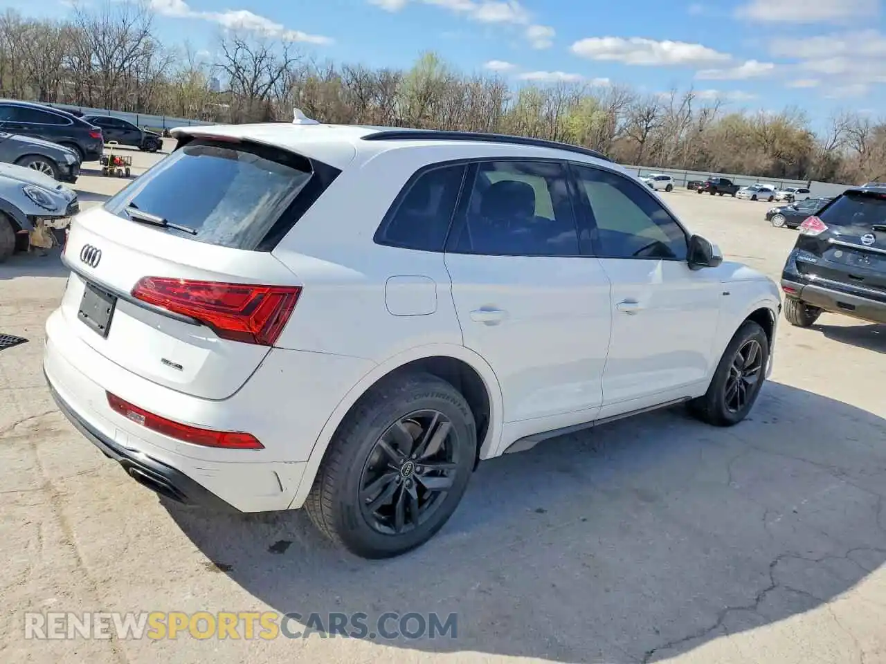 3 Photograph of a damaged car WA1GAAFY0N2021564 AUDI Q5 2022