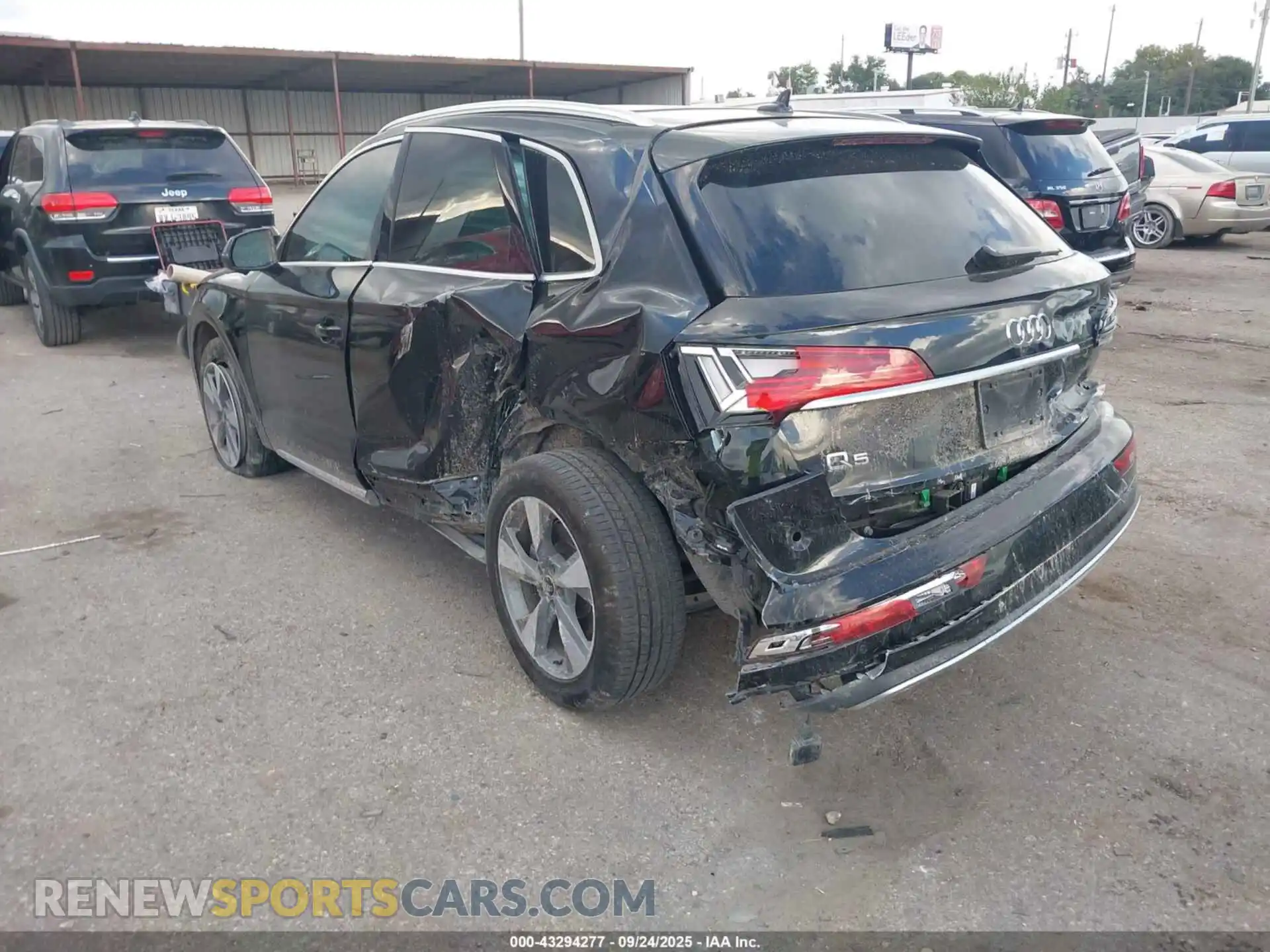 3 Photograph of a damaged car WA1BBAFY0P2106589 AUDI Q5 2023
