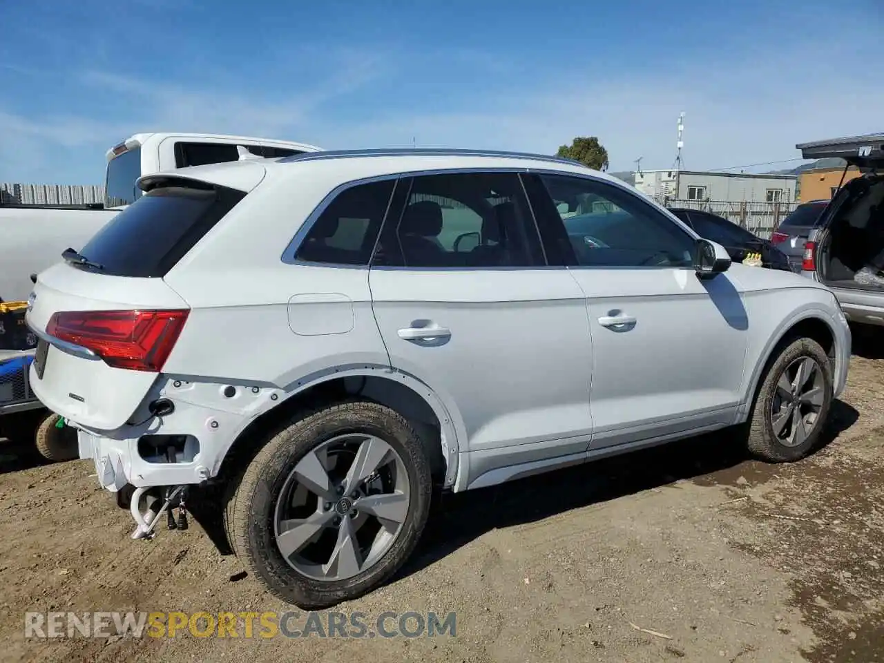 3 Photograph of a damaged car WA1BBAFY8P2152610 AUDI Q5 2023