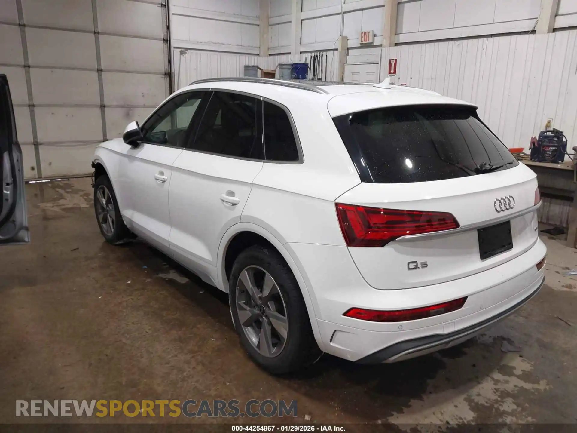 3 Photograph of a damaged car WA1BBAFYXP2050841 AUDI Q5 2023