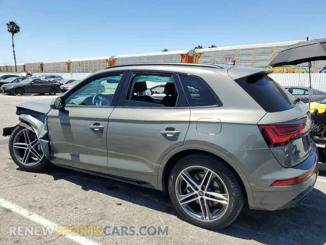2 Photograph of a damaged car WA1E2AFY4P2073769 AUDI Q5 2023