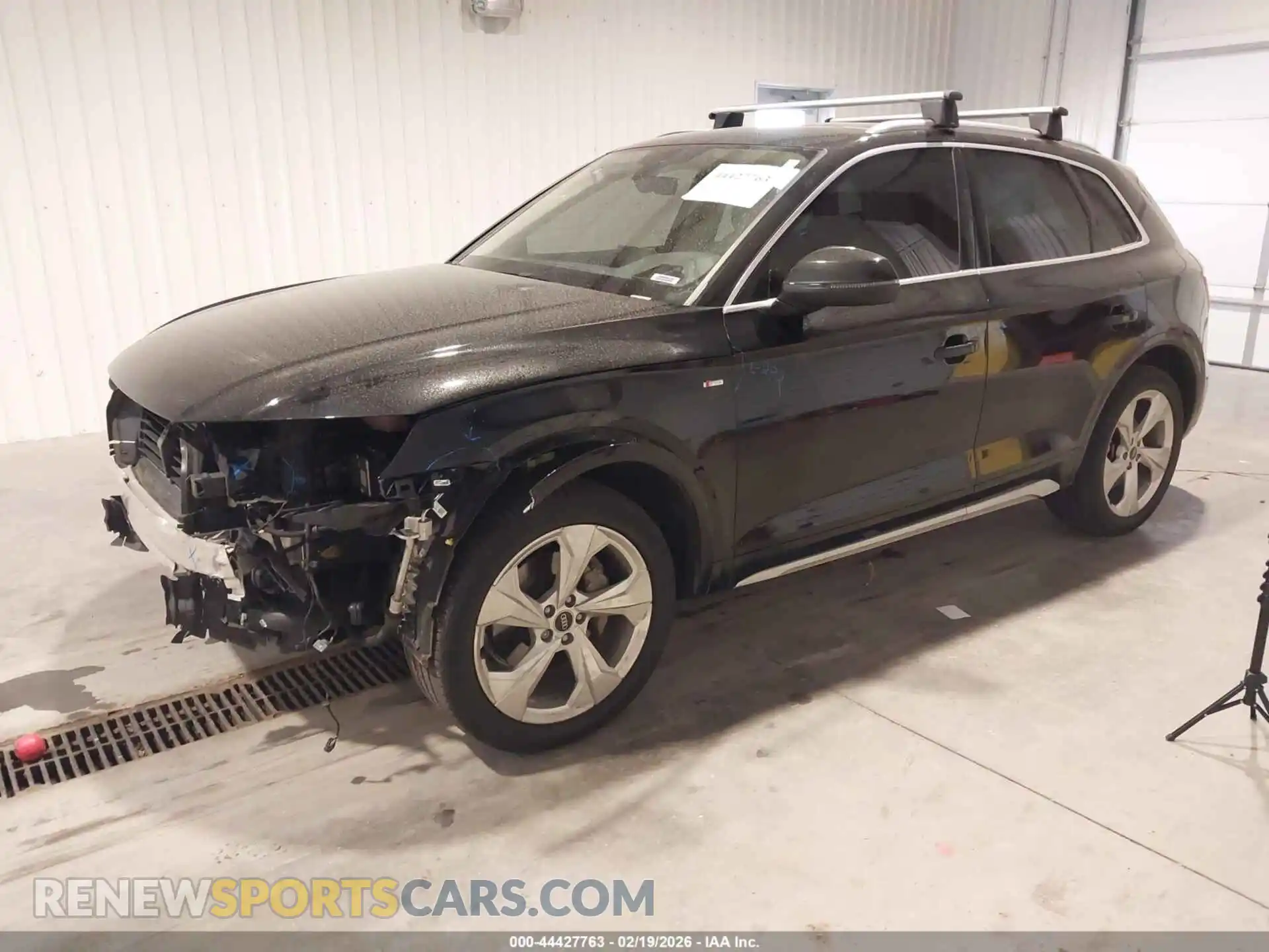 2 Photograph of a damaged car WA1EAAFY0P2009229 AUDI Q5 2023