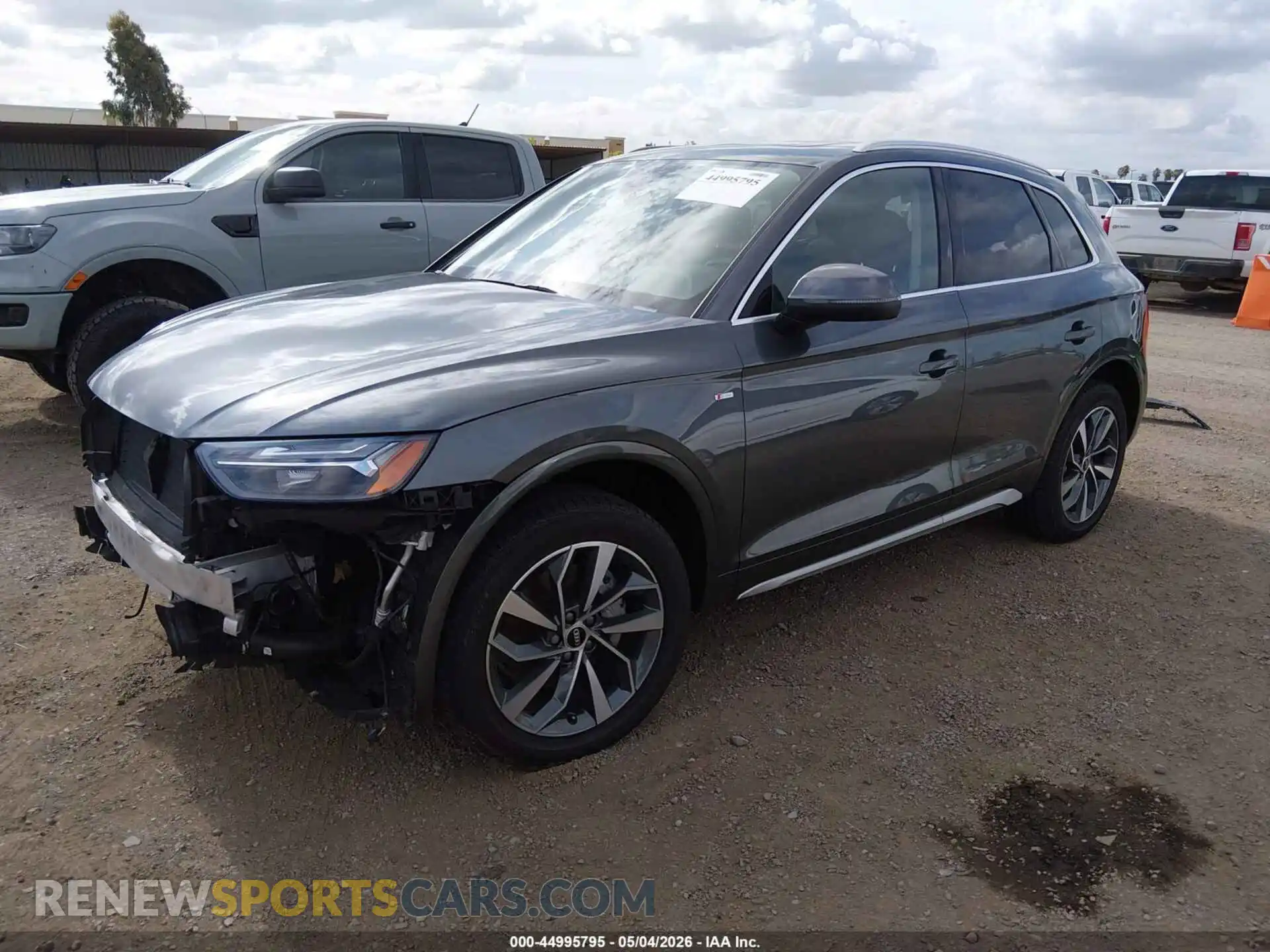 2 Photograph of a damaged car WA1EAAFY2P2005294 AUDI Q5 2023