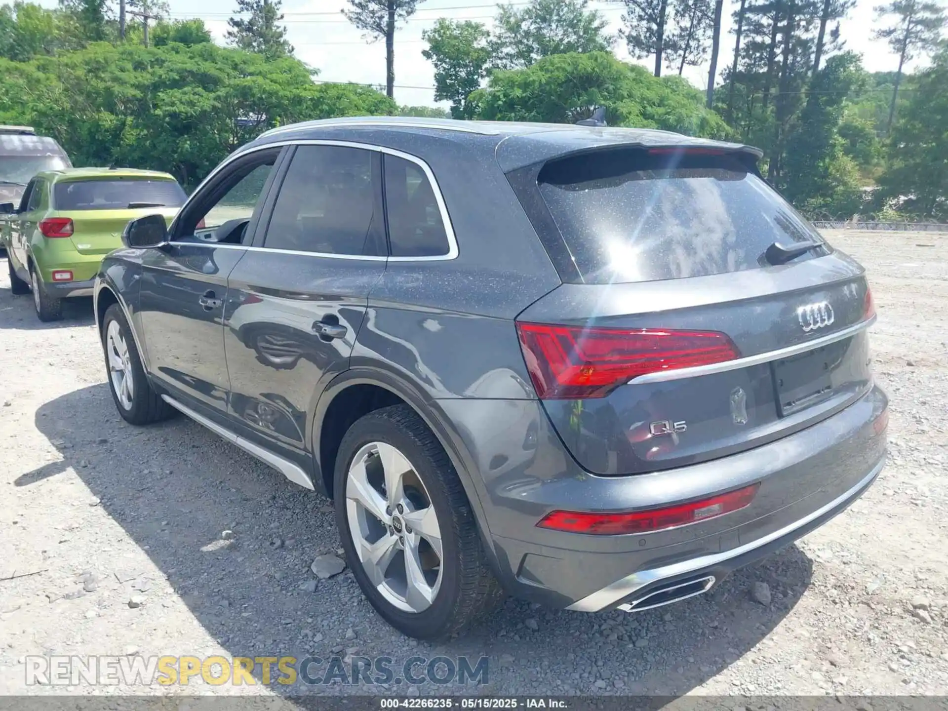 3 Photograph of a damaged car WA1EAAFY6P2016122 AUDI Q5 2023