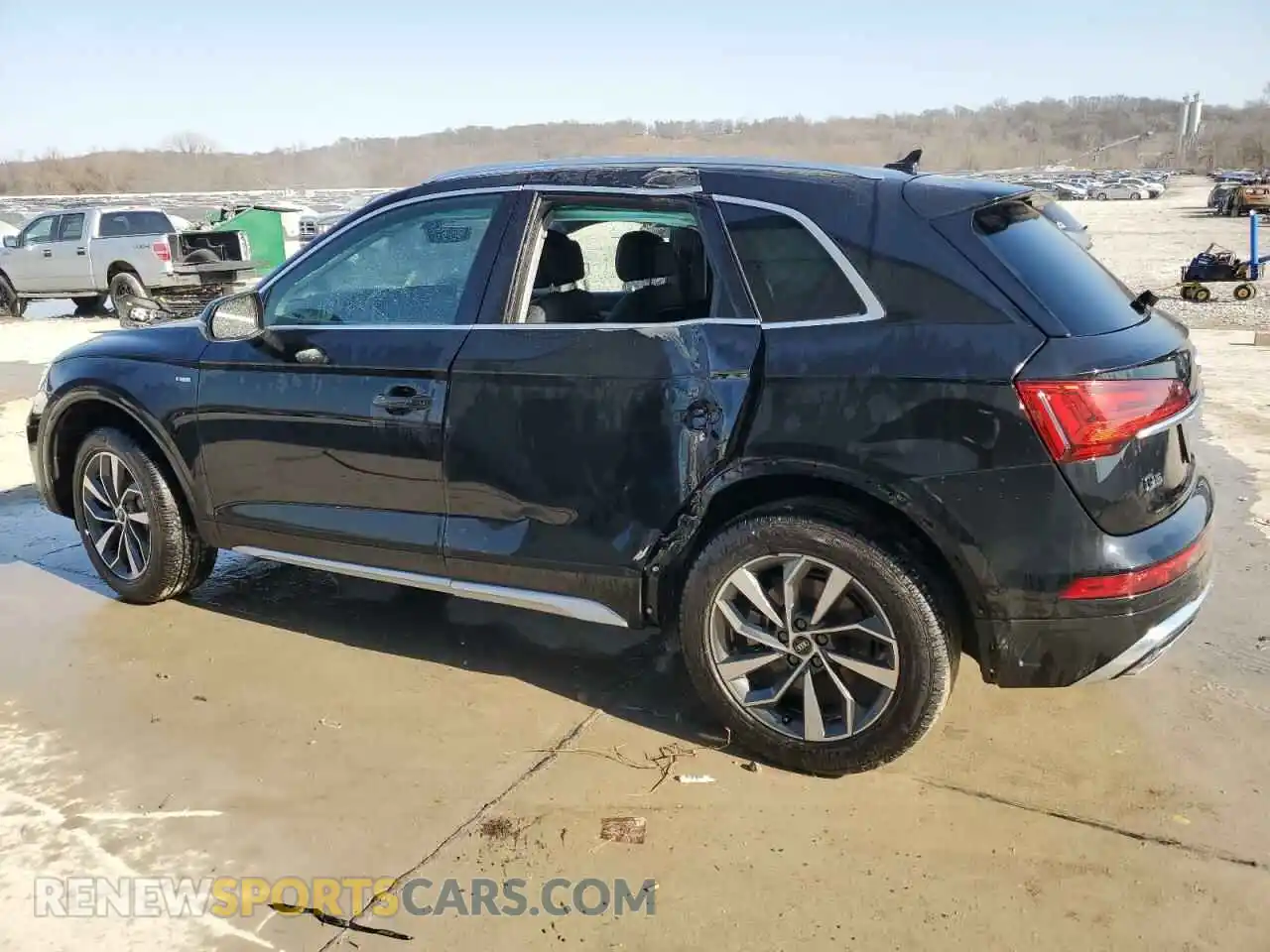 2 Photograph of a damaged car WA1EAAFY9P2018513 AUDI Q5 2023