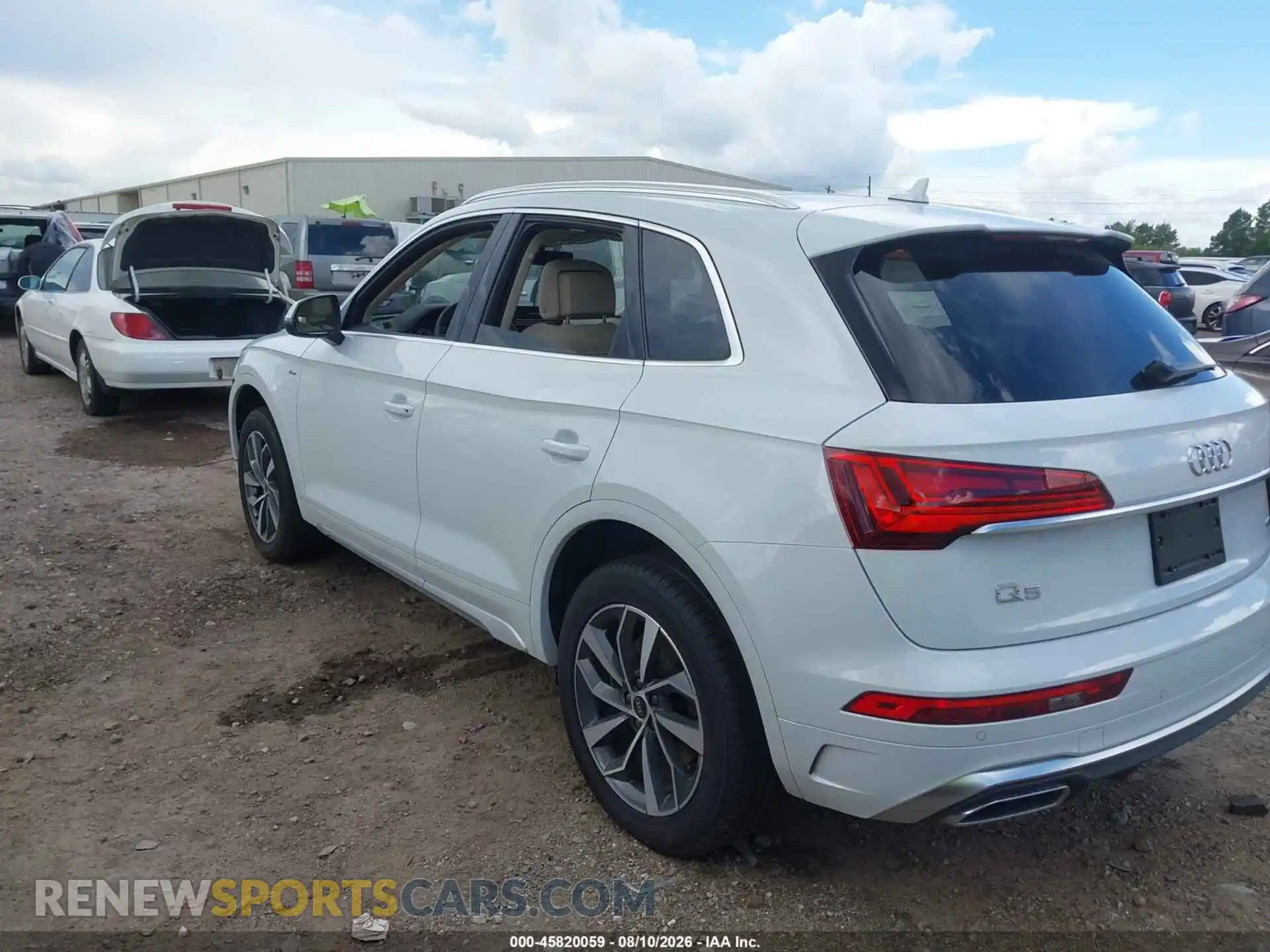 3 Photograph of a damaged car WA1EAAFYXP2113047 AUDI Q5 2023
