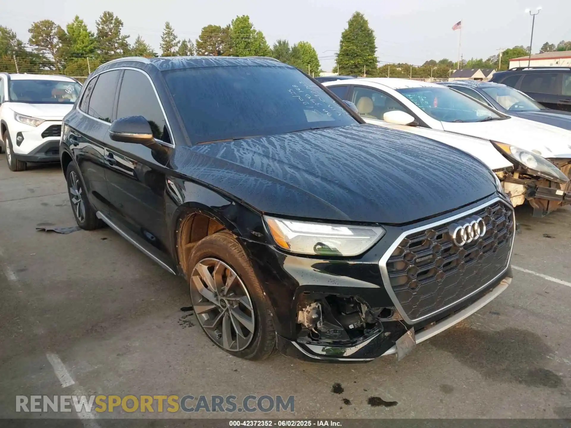 1 Photograph of a damaged car WA1GAAFY0P2037363 AUDI Q5 2023