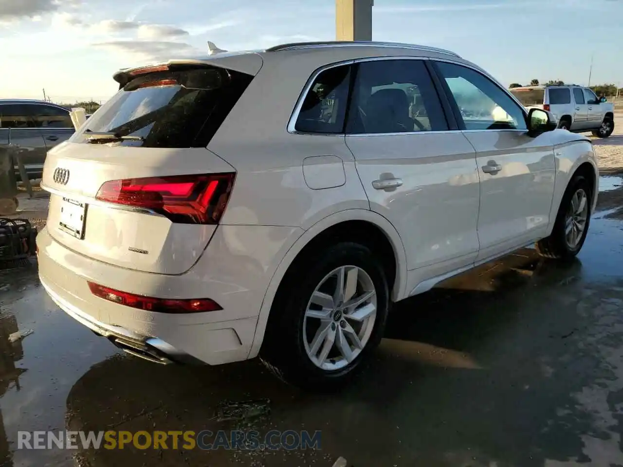 3 Photograph of a damaged car WA1GAAFYXP2010039 AUDI Q5 2023