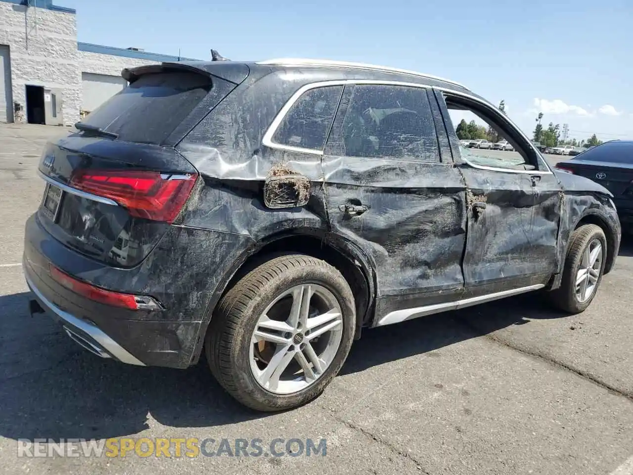 3 Photograph of a damaged car WA1E2AFY1R2111932 AUDI Q5 2024
