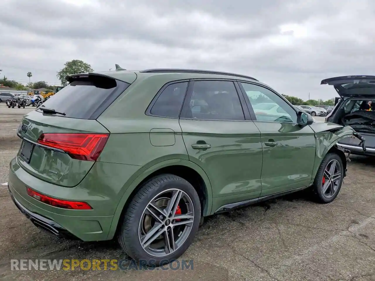 3 Photograph of a damaged car WA1E2AFY8R2079111 AUDI Q5 2024