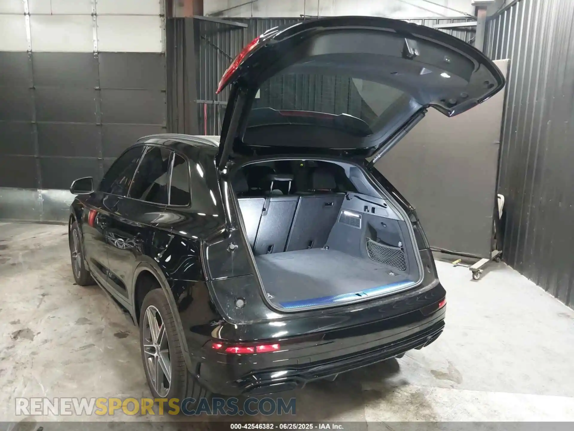 3 Photograph of a damaged car WA1E2AFY8R2134477 AUDI Q5 2024