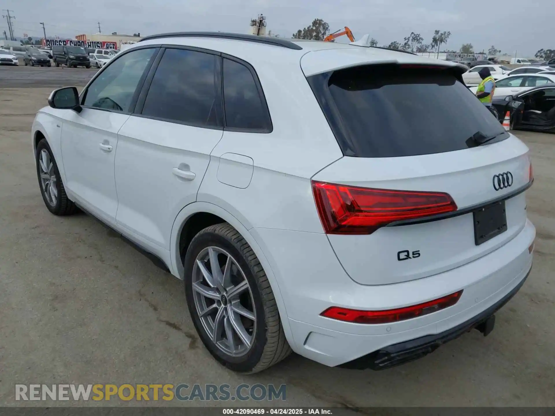 3 Photograph of a damaged car WA1E2AFY9R2092465 AUDI Q5 2024