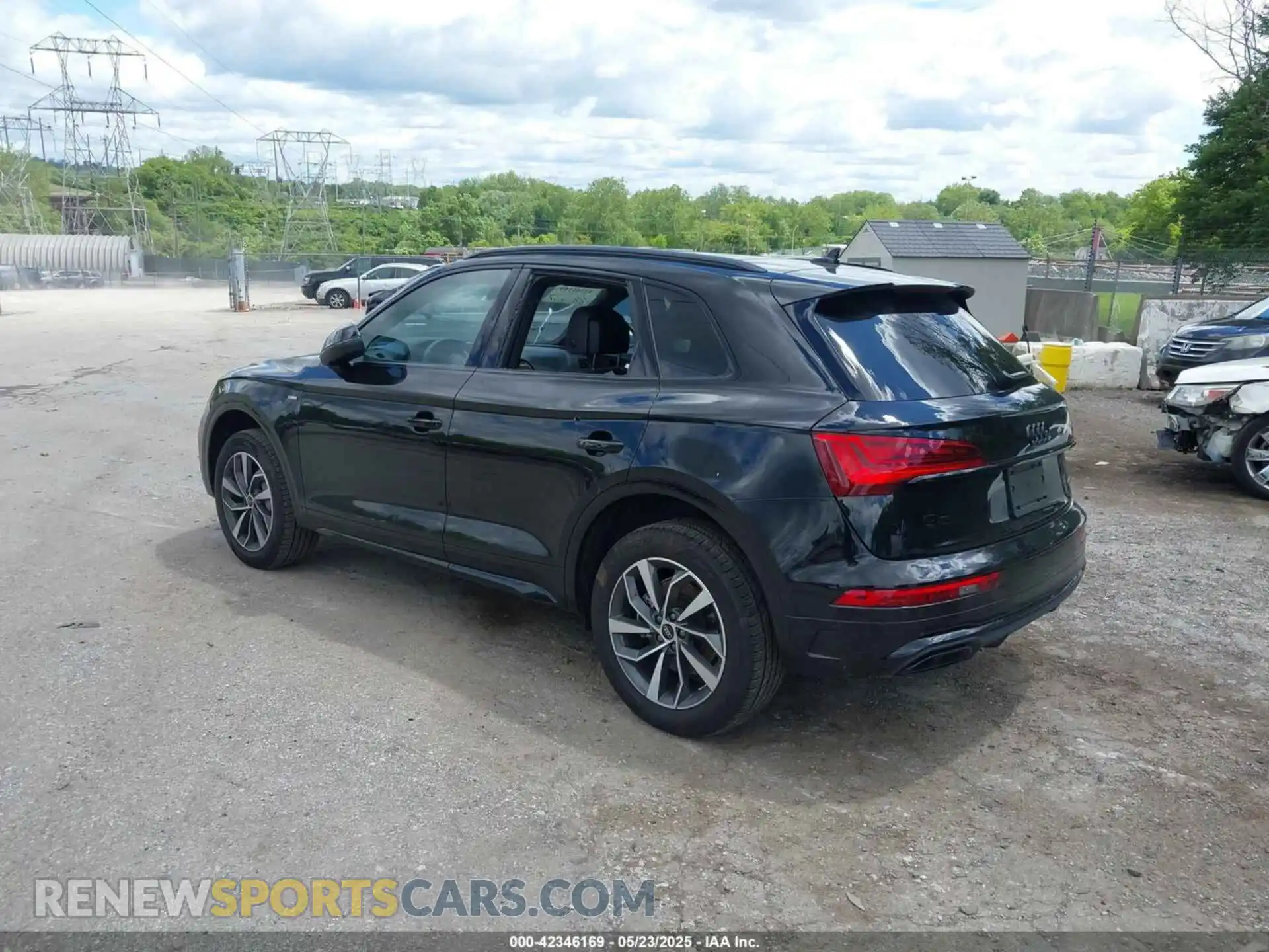 3 Photograph of a damaged car WA1GAAFY3R2113113 AUDI Q5 2024
