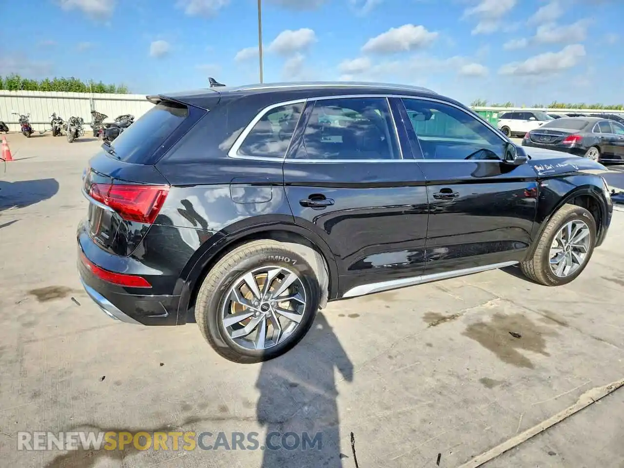 3 Photograph of a damaged car WA1GAAFY7R2070122 AUDI Q5 2024