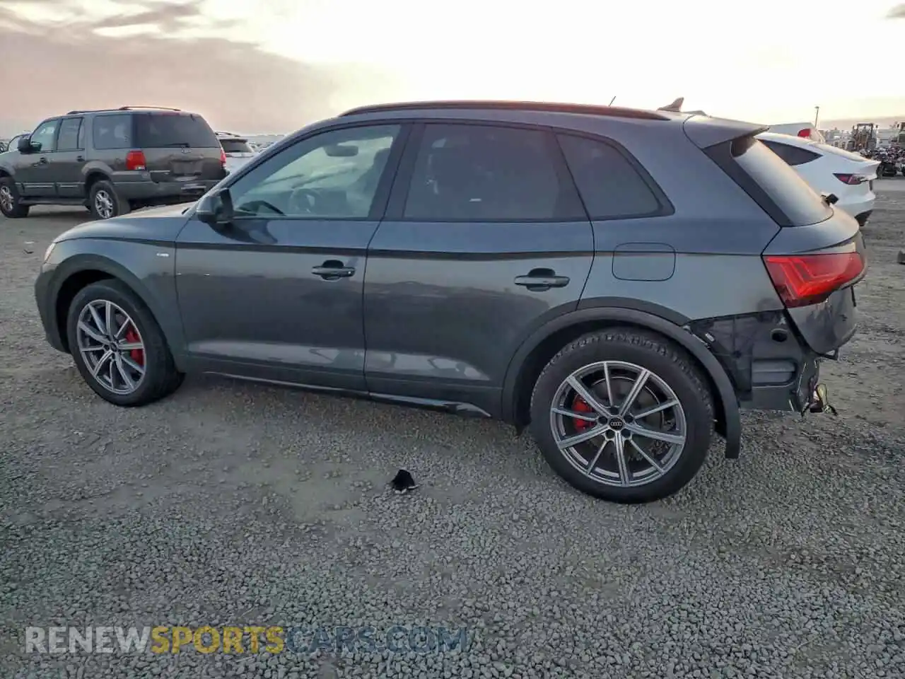 2 fotografías del automóvil dañado WA1E2AFY6S2002615 AUDI Q5 2025