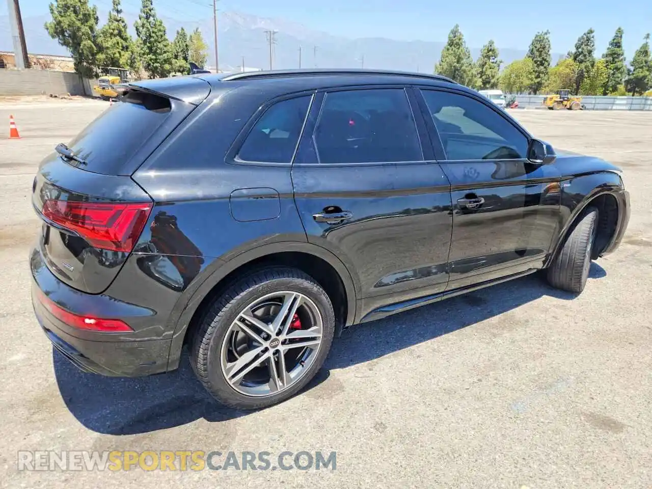 3 Photograph of a damaged car WA1E2AFYXS2010538 AUDI Q5 2025