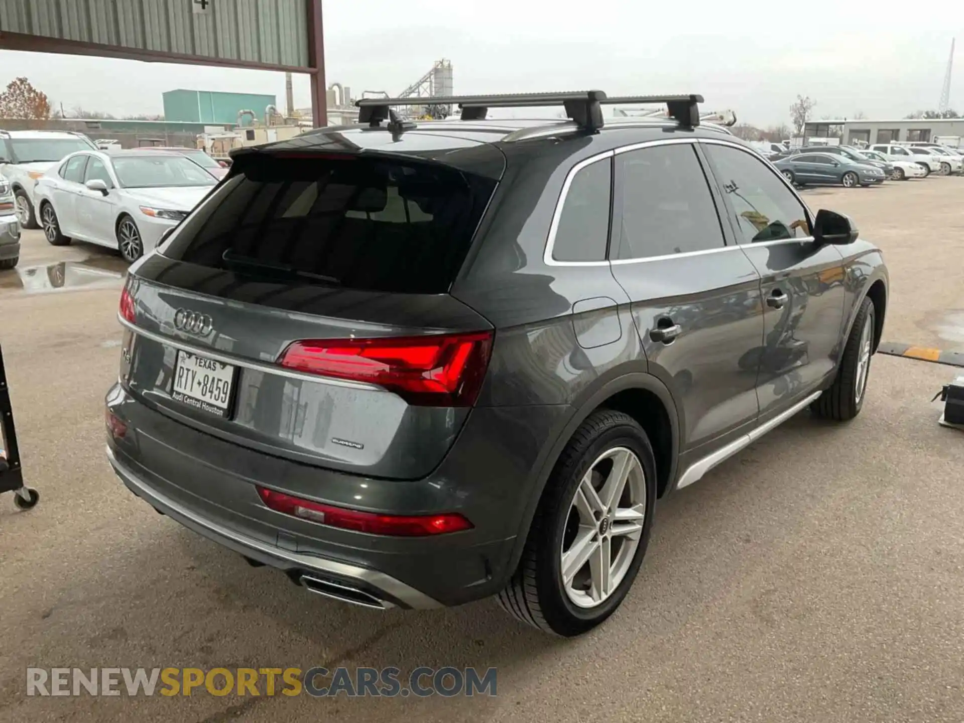 2 Photograph of a damaged car WA1E2AFY8N2084139 AUDI Q5 E 2022