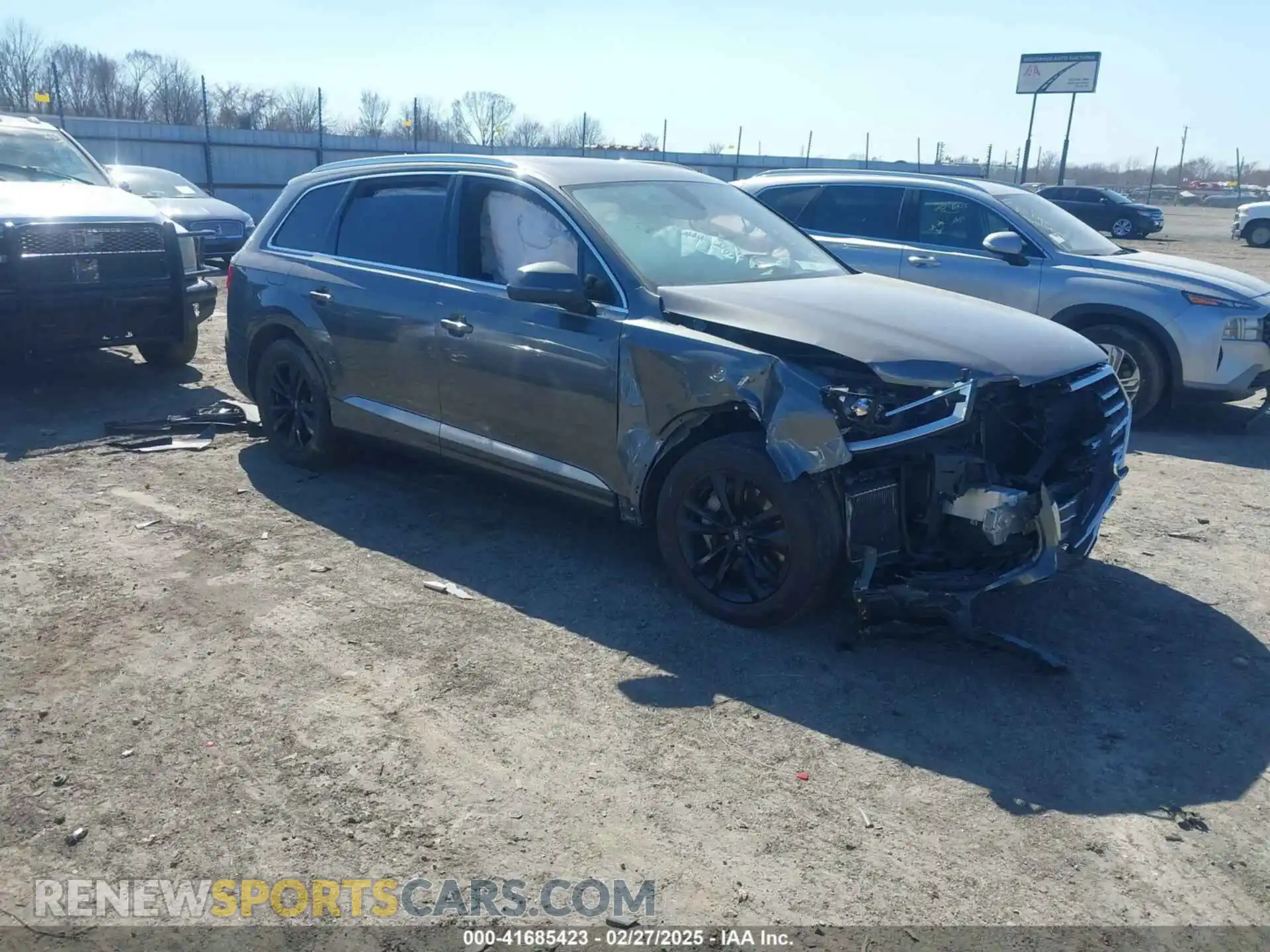 1 Photograph of a damaged car WA1AAAF71KD007167 AUDI Q7 2019