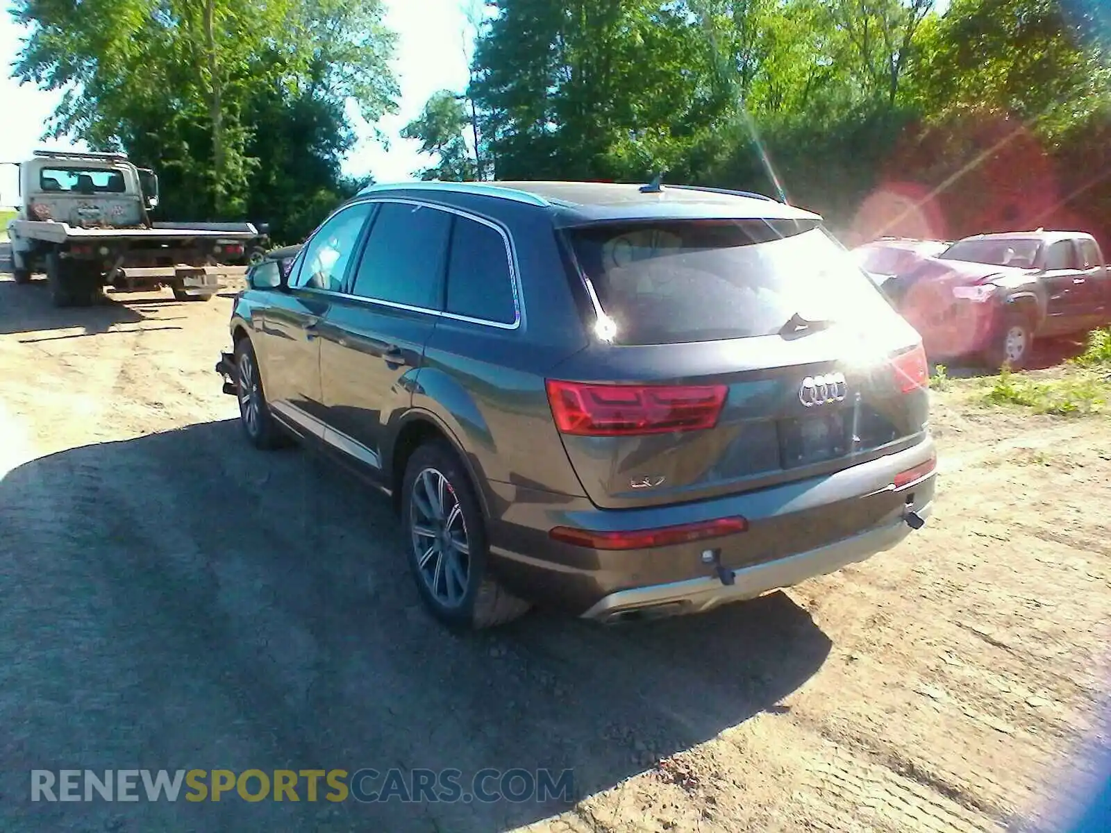 3 Photograph of a damaged car WA1AAAF78KD047083 AUDI Q7 2019