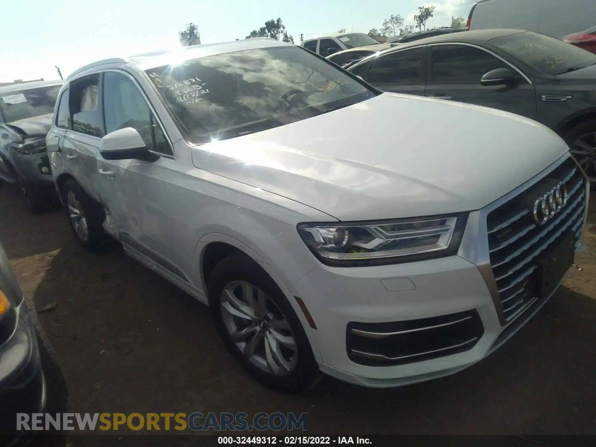 1 Photograph of a damaged car WA1AHAF7XKD037361 AUDI Q7 2019