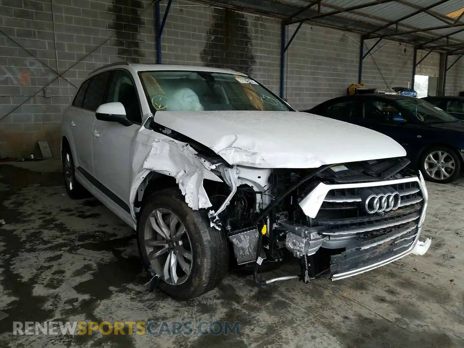 1 Photograph of a damaged car WA1LAAF70KD045837 AUDI Q7 2019