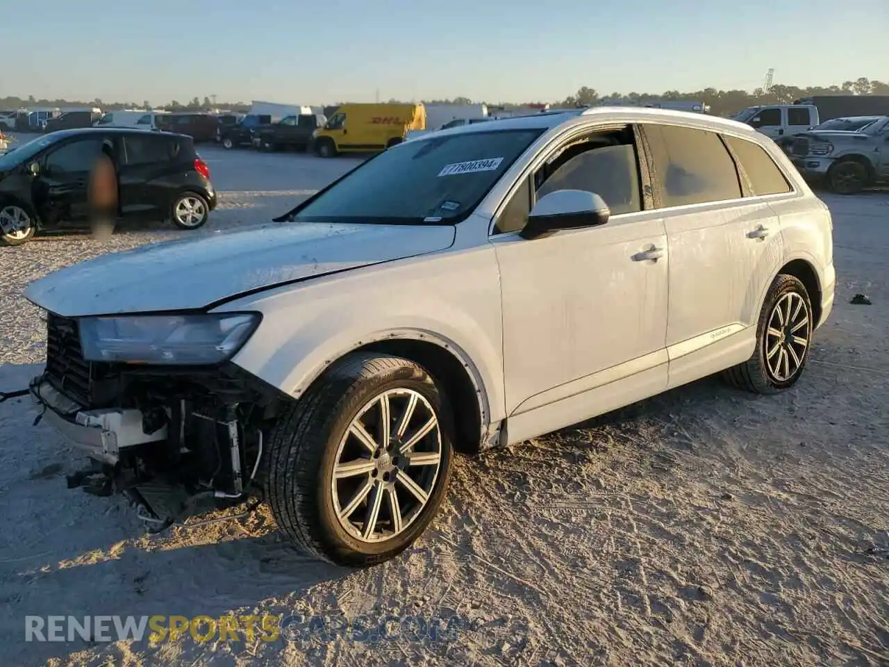 1 Photograph of a damaged car WA1LAAF71KD013396 AUDI Q7 2019
