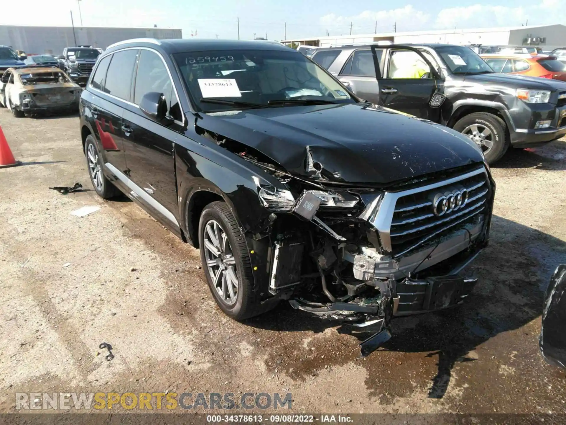 1 Photograph of a damaged car WA1LAAF71KD040632 AUDI Q7 2019