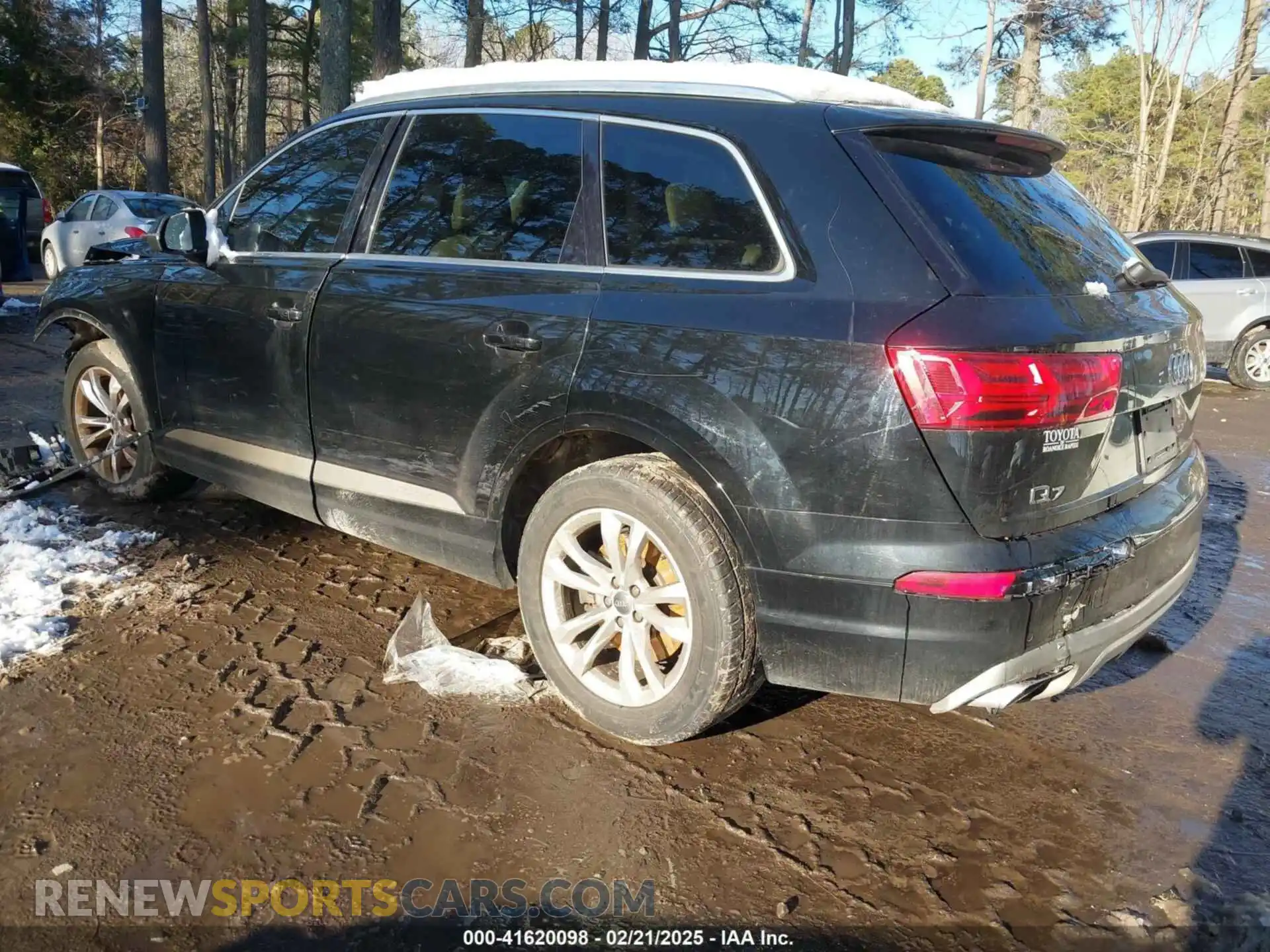 3 Photograph of a damaged car WA1LAAF72KD044494 AUDI Q7 2019