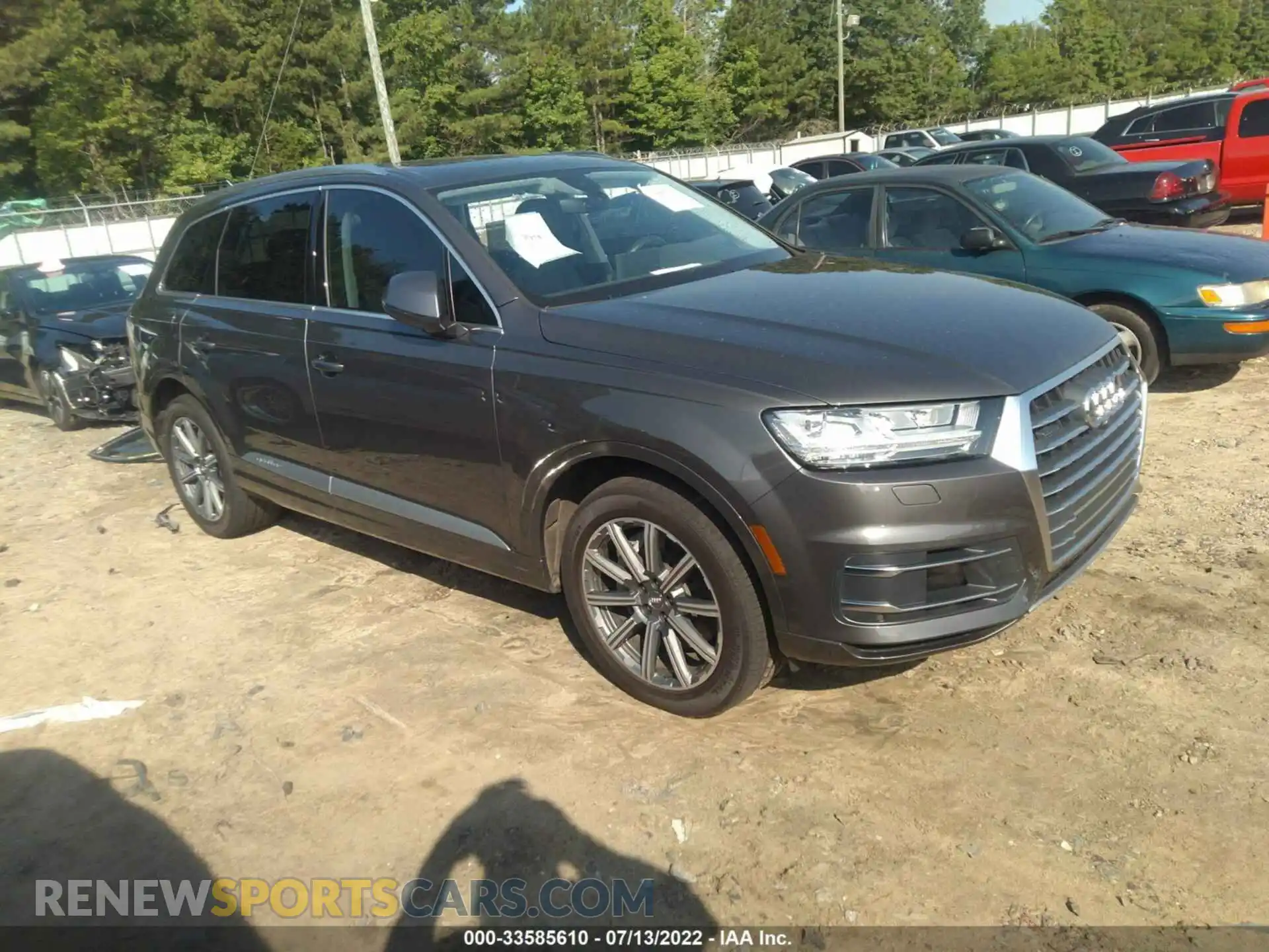 1 Photograph of a damaged car WA1LAAF73KD023976 AUDI Q7 2019
