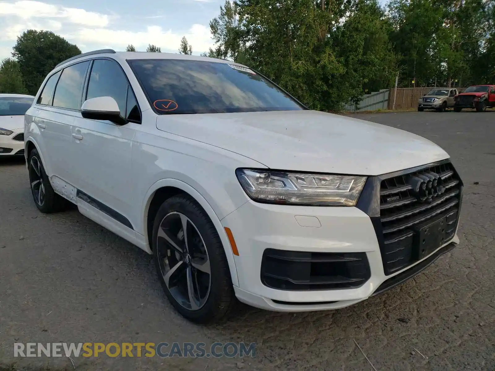 1 Photograph of a damaged car WA1LAAF73KD044925 AUDI Q7 2019