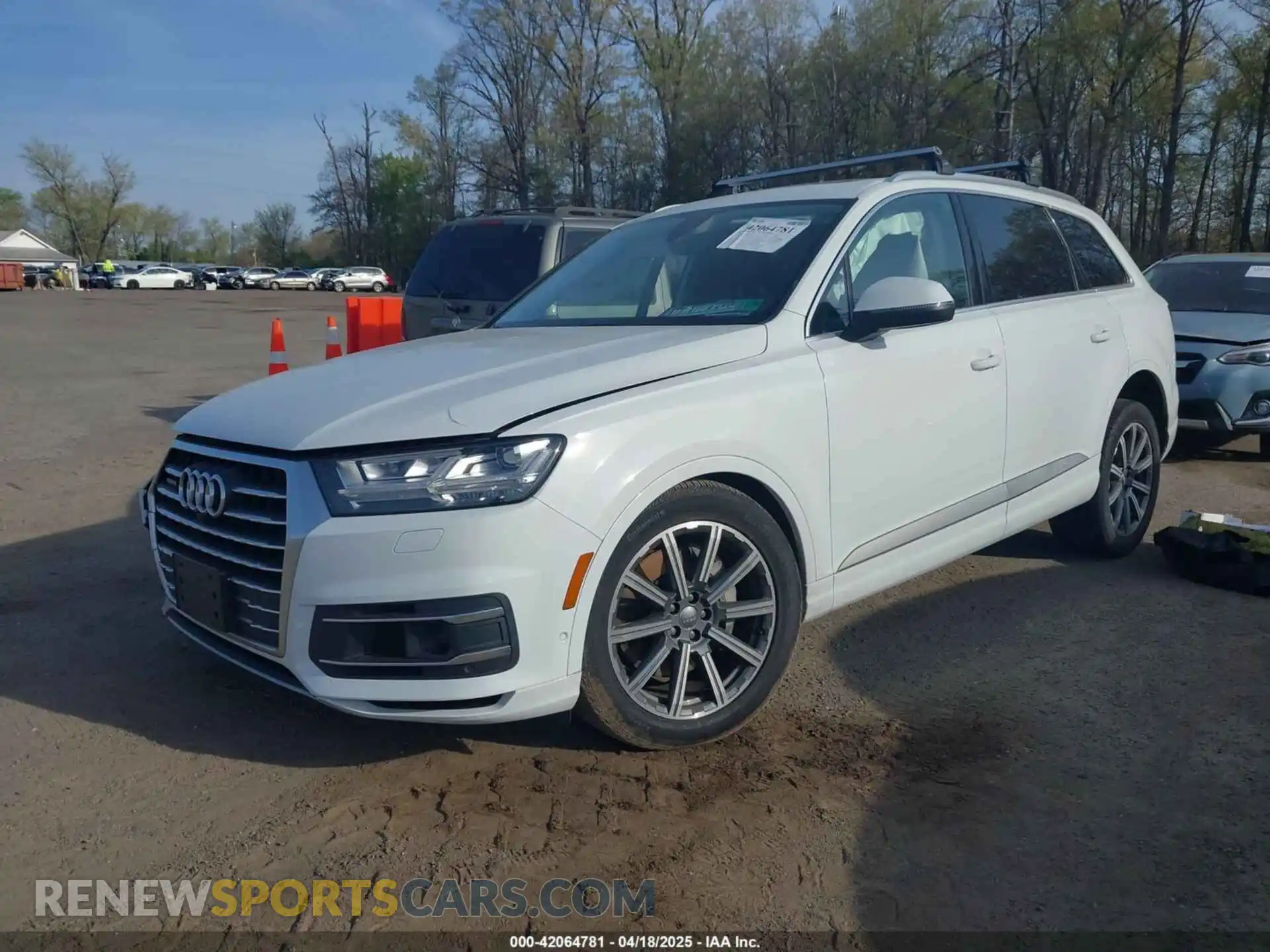 2 Photograph of a damaged car WA1LAAF76KD032719 AUDI Q7 2019