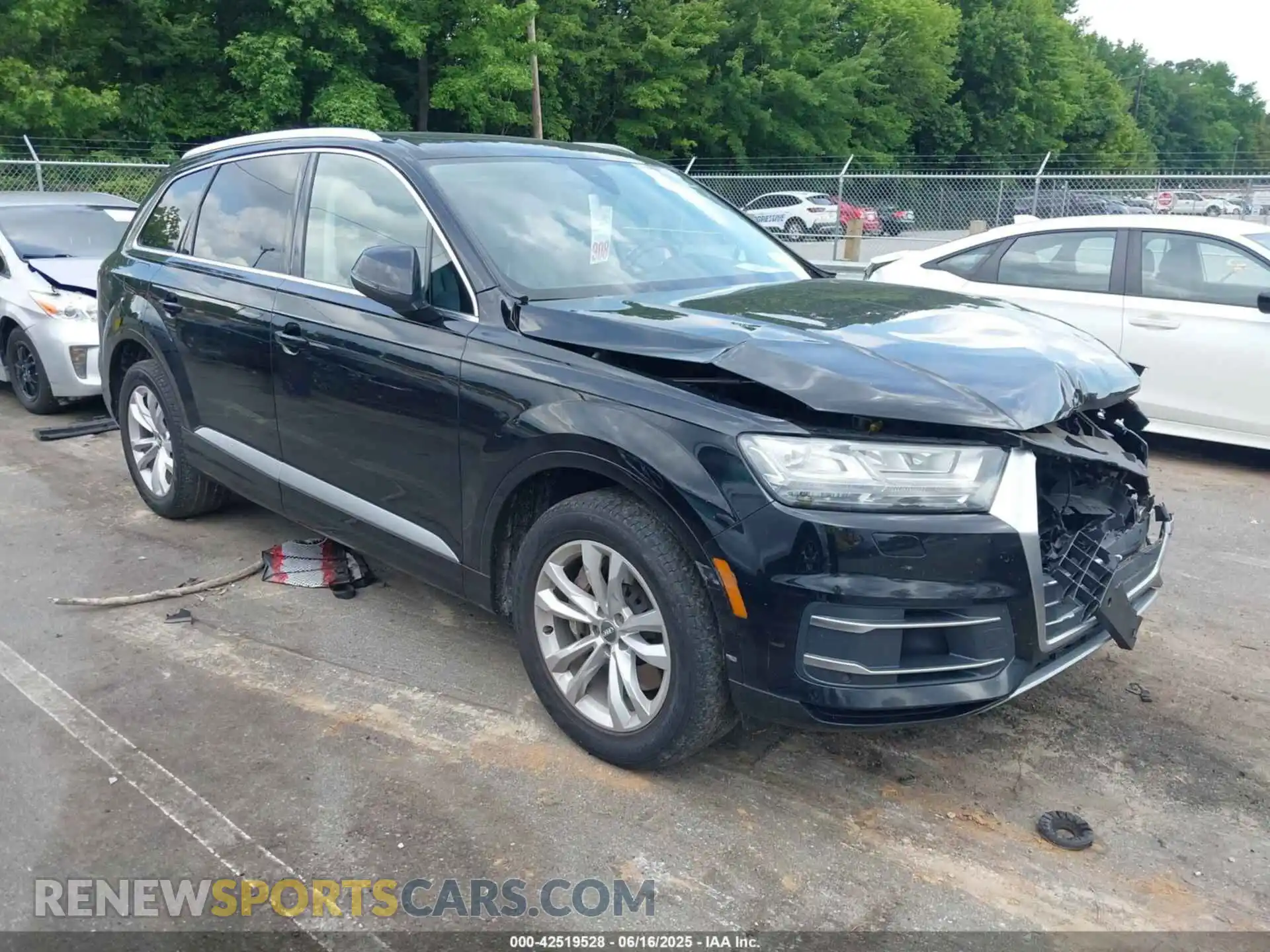 1 Photograph of a damaged car WA1LAAF77KD043812 AUDI Q7 2019