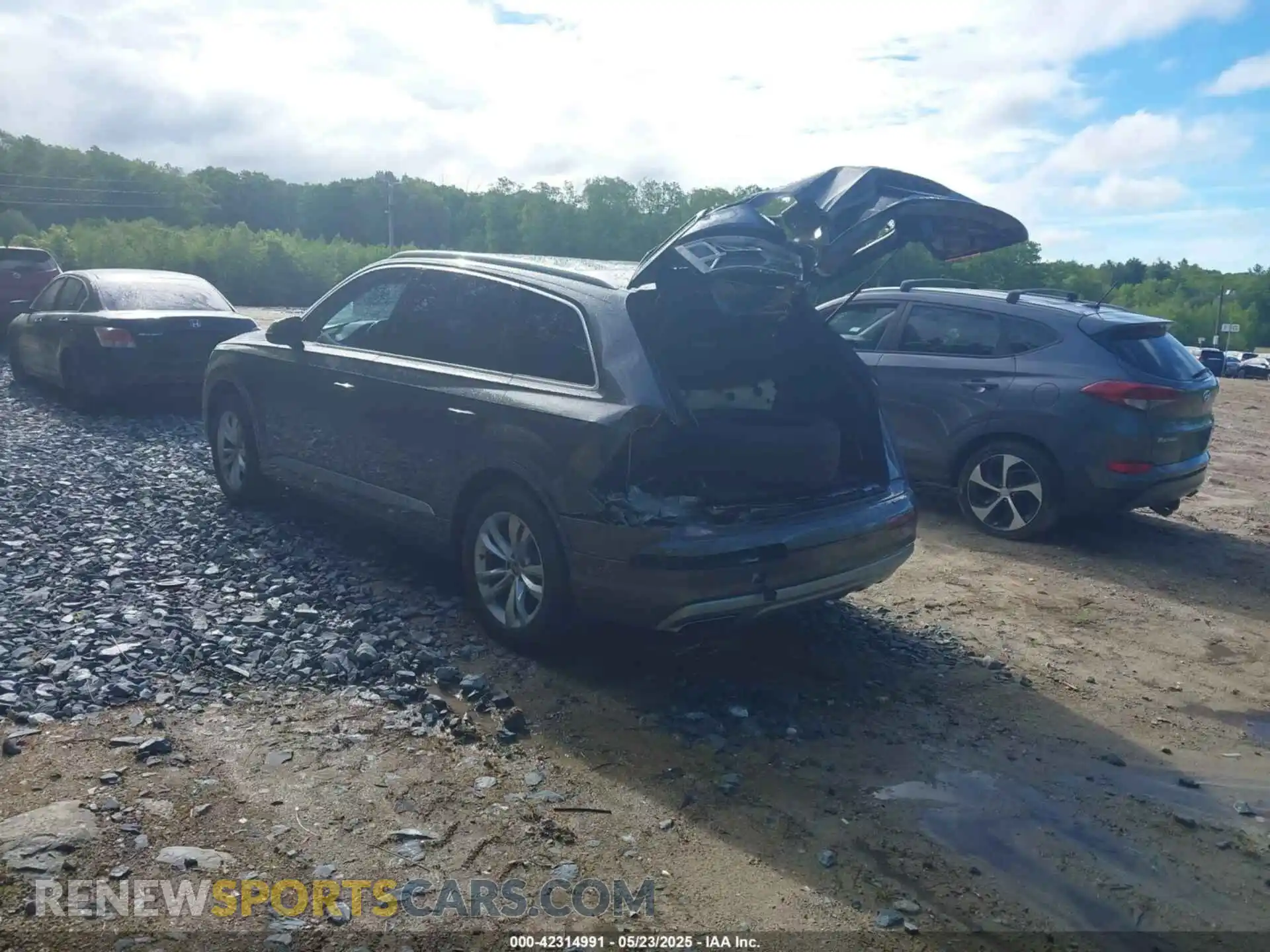 3 Photograph of a damaged car WA1LAAF78KD001374 AUDI Q7 2019