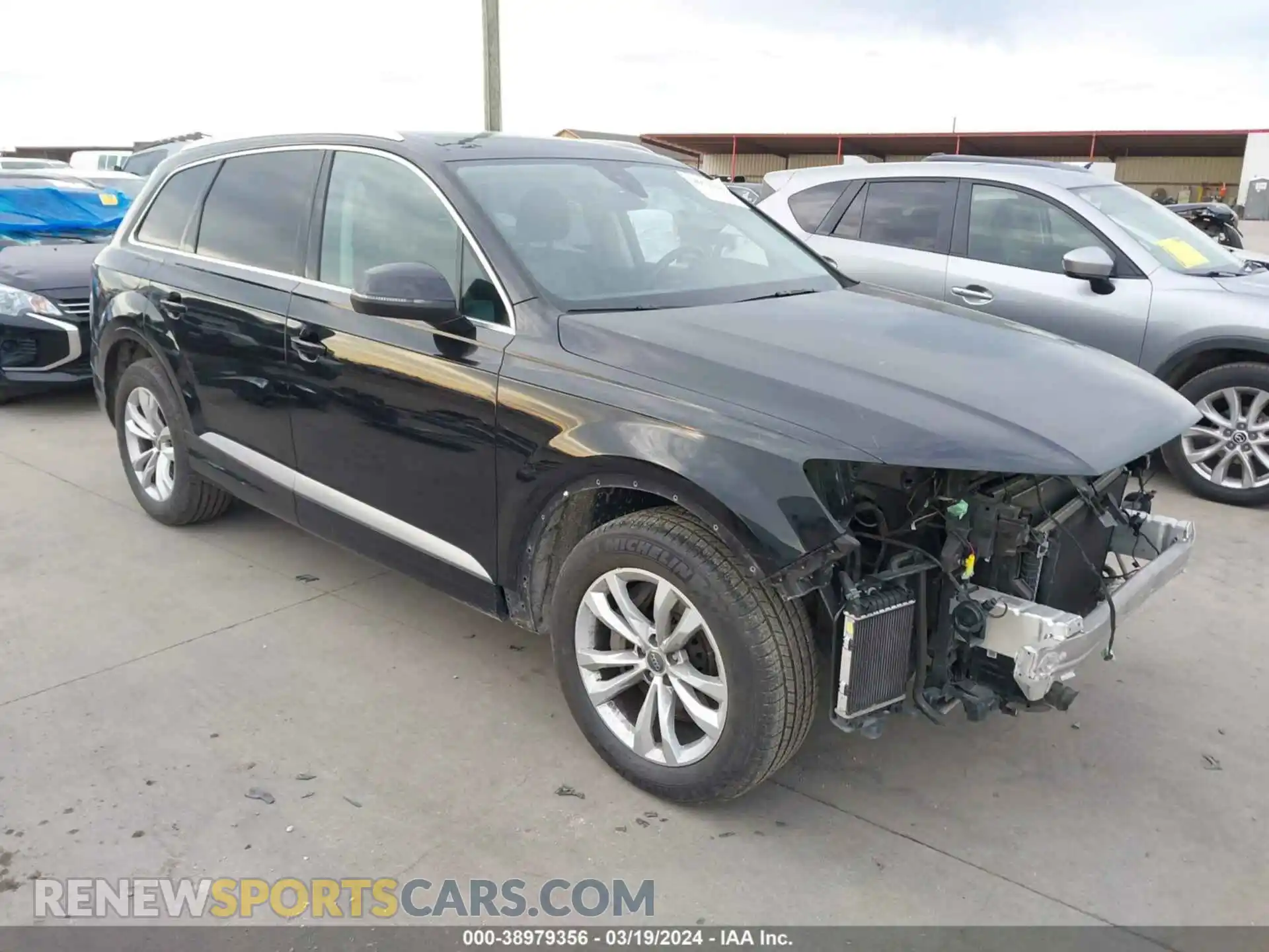 1 Photograph of a damaged car WA1LAAF78KD008356 AUDI Q7 2019