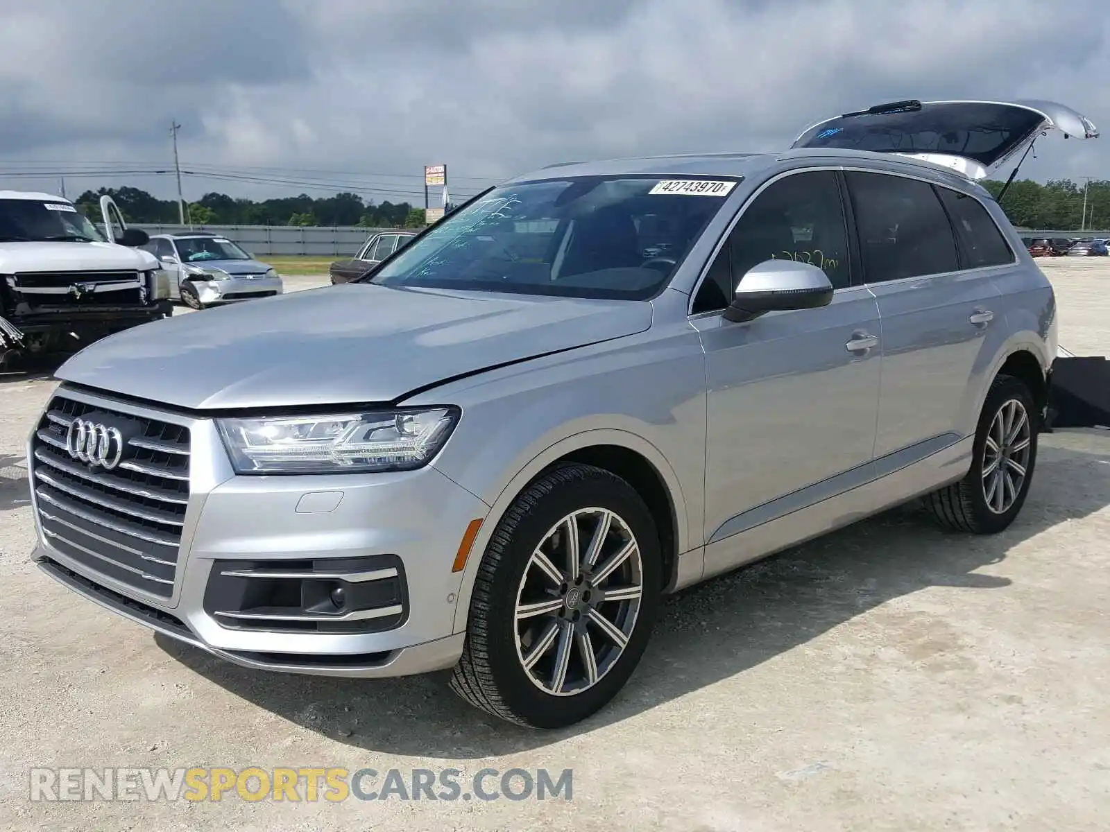2 Photograph of a damaged car WA1LAAF78KD010351 AUDI Q7 2019