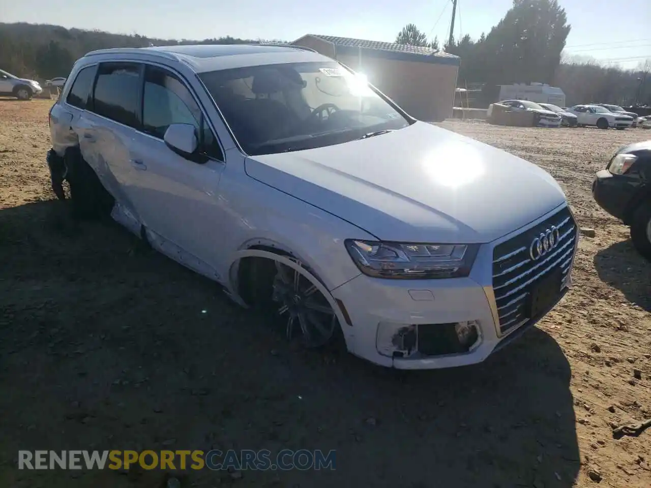 1 Photograph of a damaged car WA1LAAF79KD009760 AUDI Q7 2019