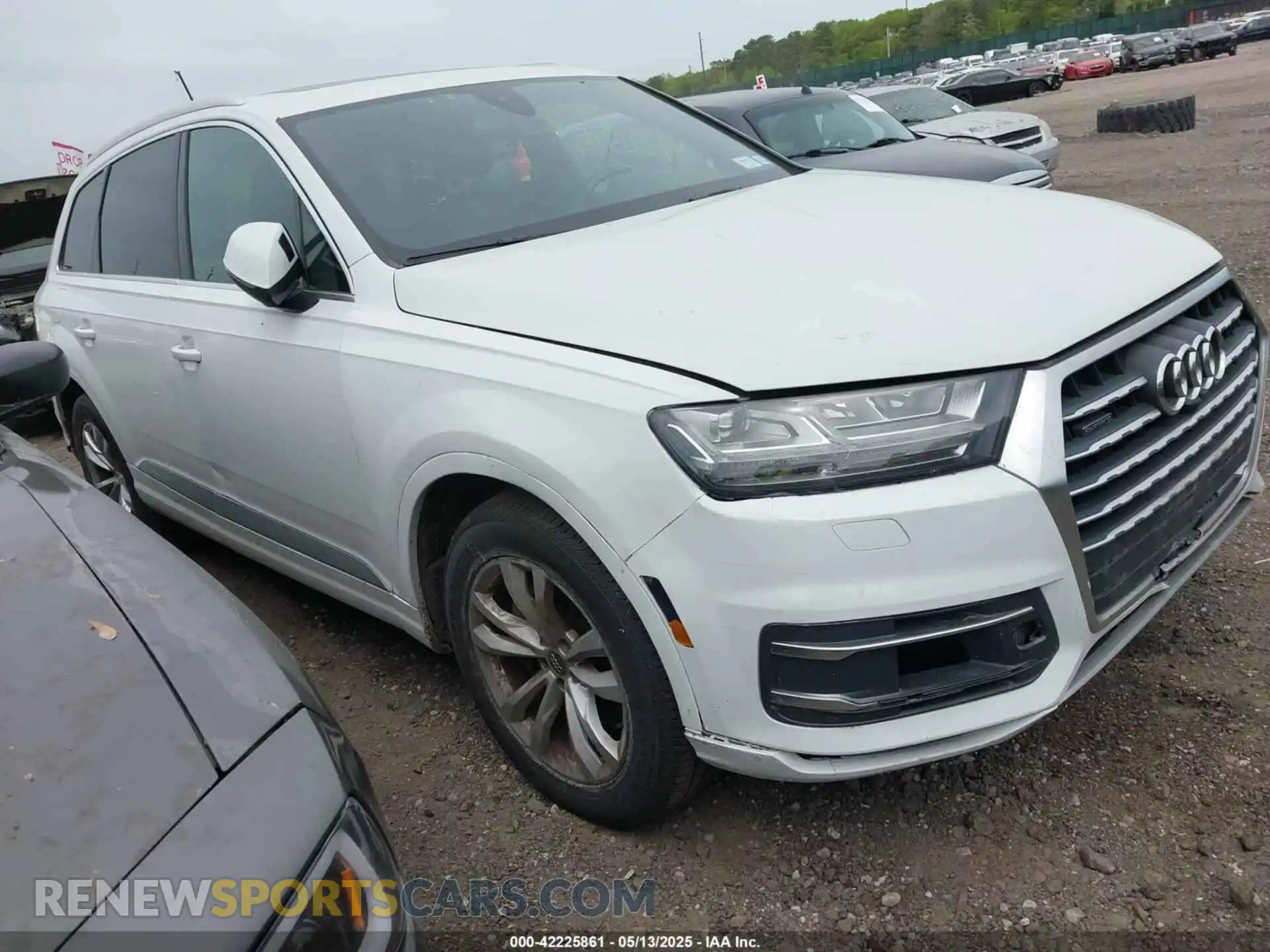 1 Photograph of a damaged car WA1LAAF7XKD006382 AUDI Q7 2019