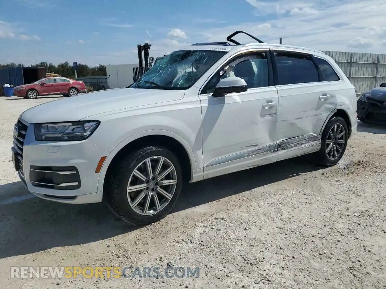 1 Photograph of a damaged car WA1LHAF71KD015340 AUDI Q7 2019