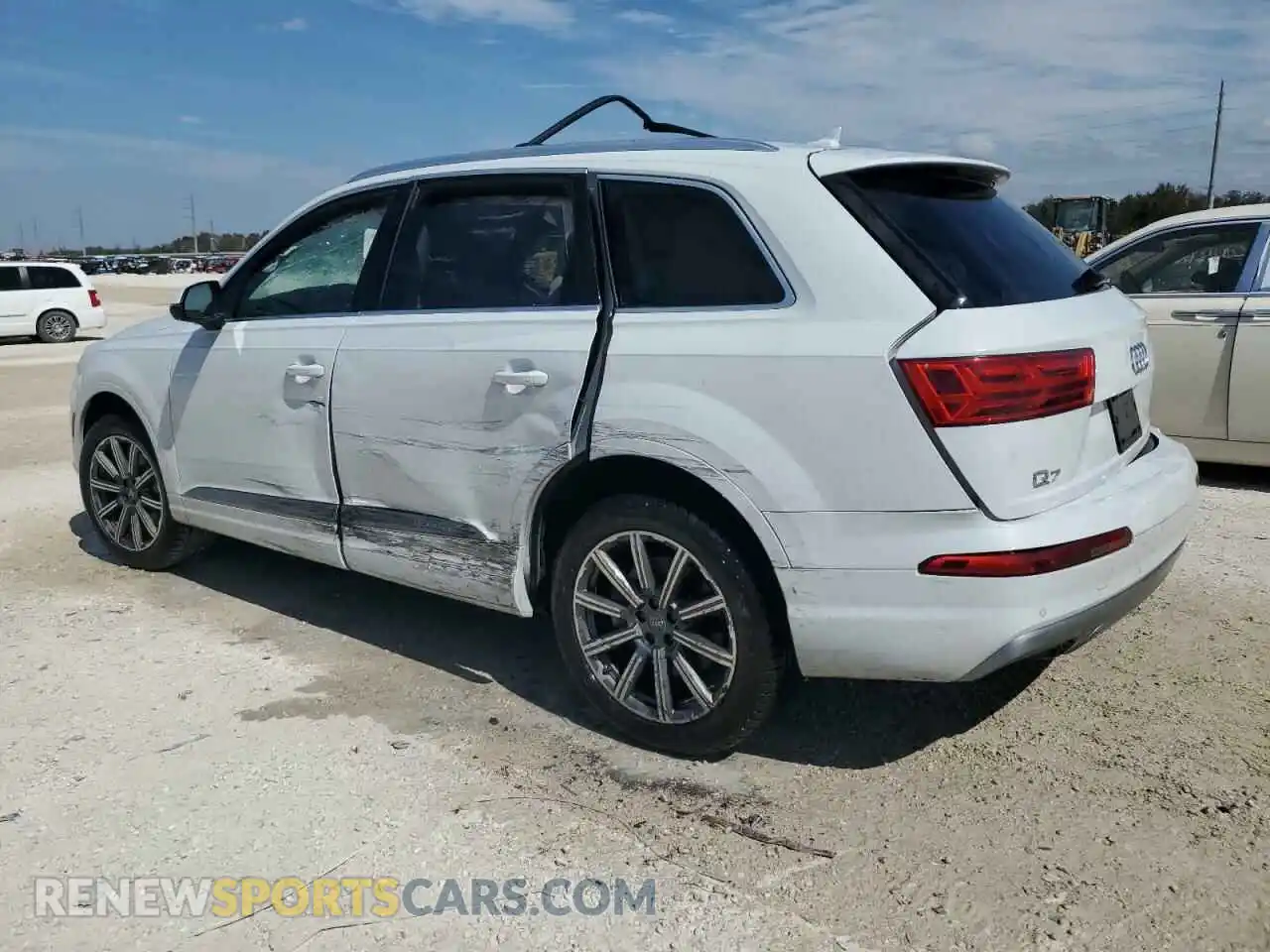 2 Photograph of a damaged car WA1LHAF71KD015340 AUDI Q7 2019
