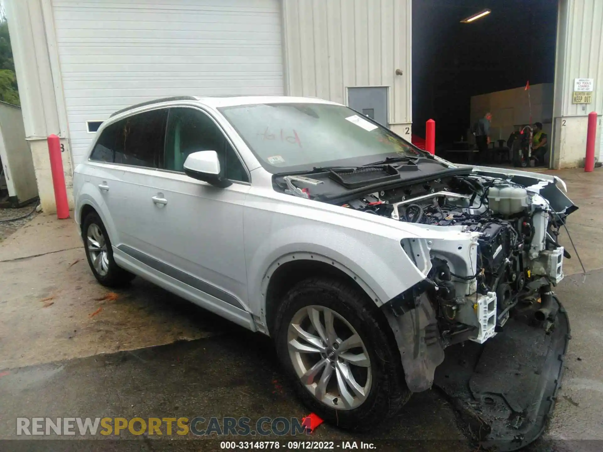1 Photograph of a damaged car WA1LHAF71KD018982 AUDI Q7 2019