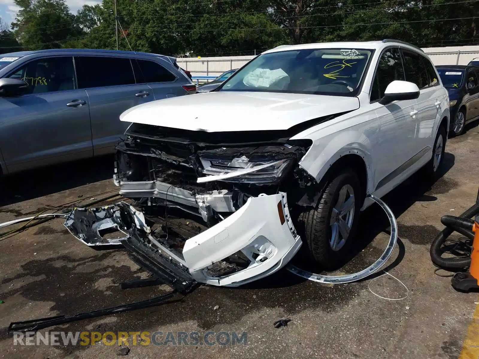 2 Photograph of a damaged car WA1LHAF75KD038443 AUDI Q7 2019