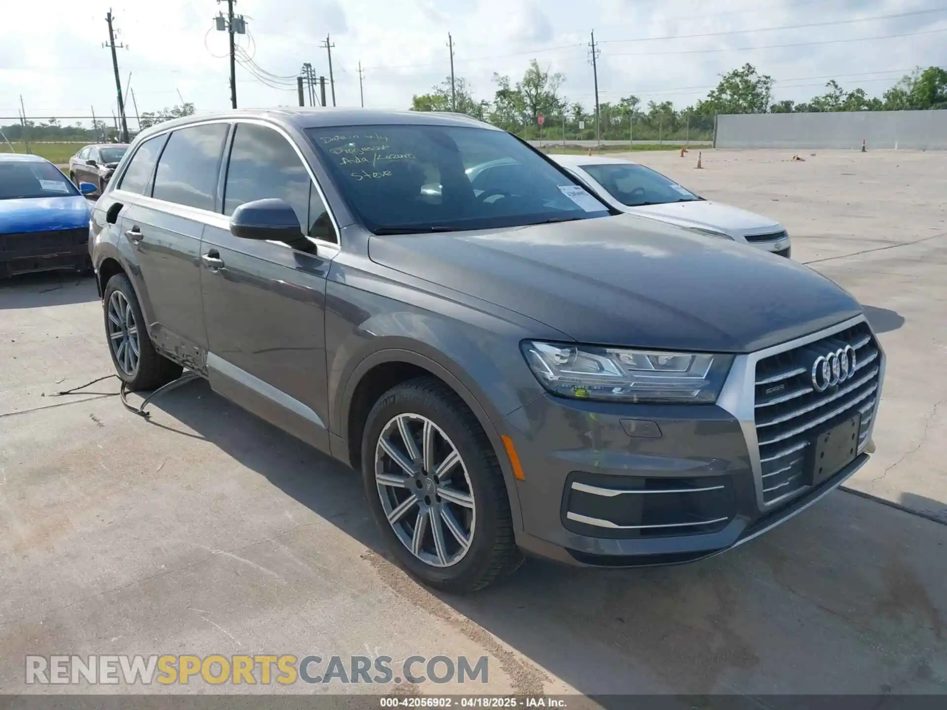 1 Photograph of a damaged car WA1LHAF76KD018184 AUDI Q7 2019
