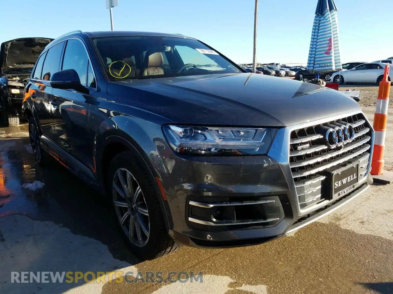 1 Photograph of a damaged car WA1LHAF78KD038016 AUDI Q7 2019