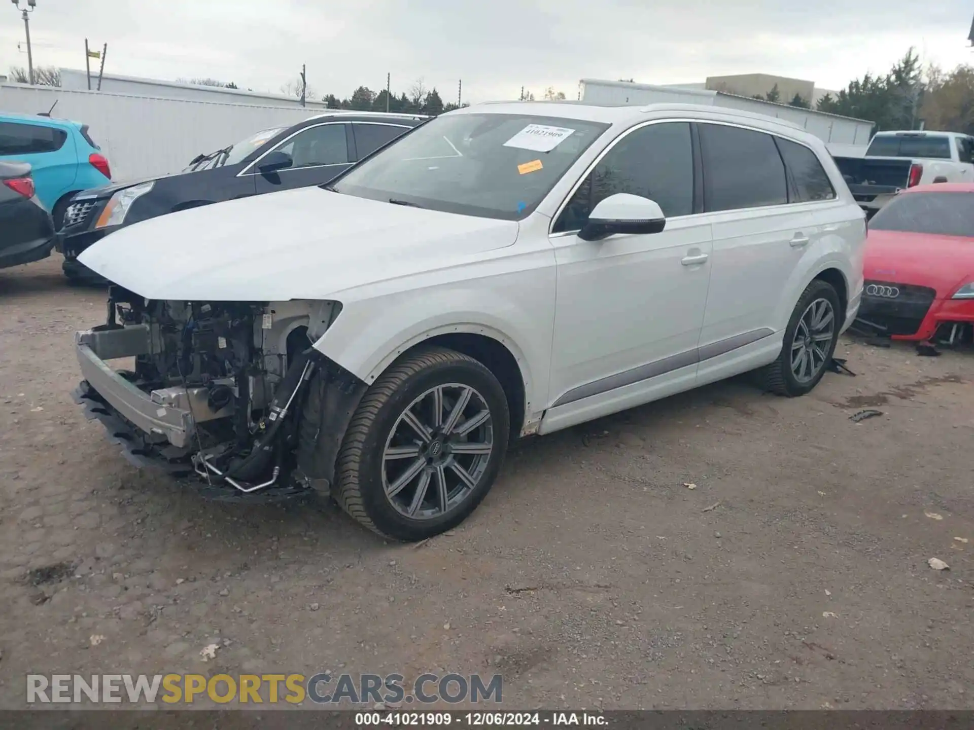 2 Photograph of a damaged car WA1LHAF79KD043497 AUDI Q7 2019