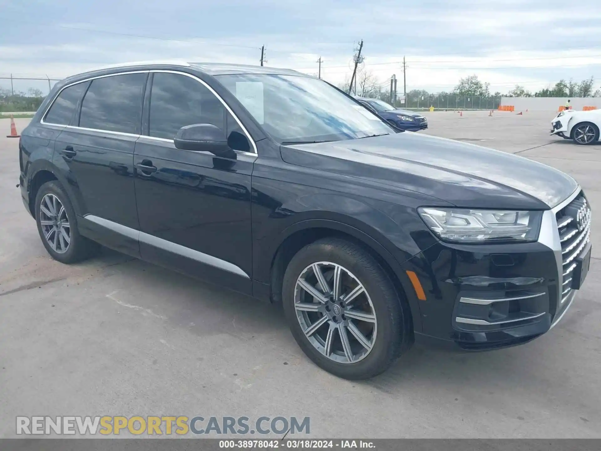 1 Photograph of a damaged car WA1VAAF70KD017738 AUDI Q7 2019