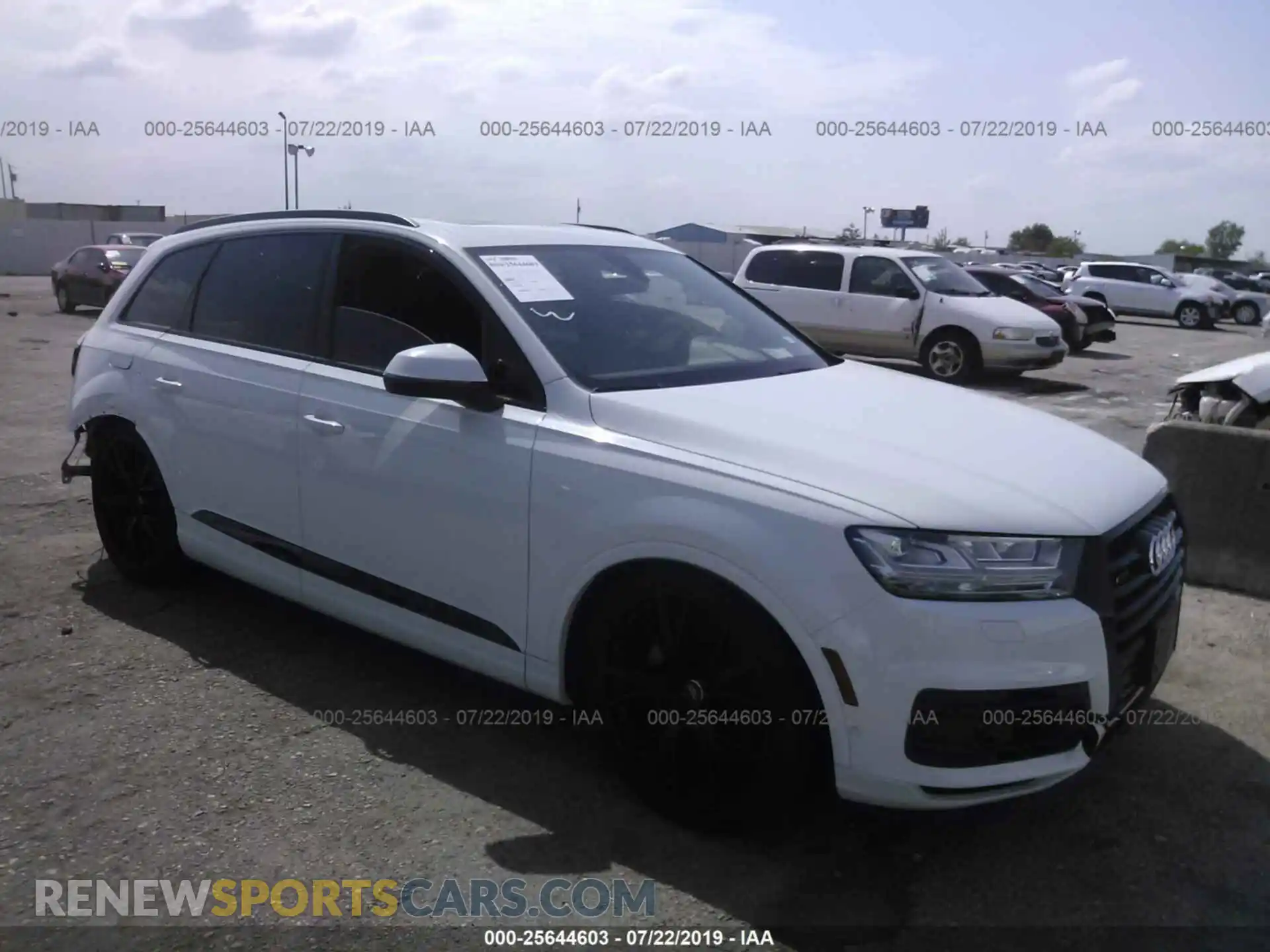 1 Photograph of a damaged car WA1VAAF71KD003508 AUDI Q7 2019